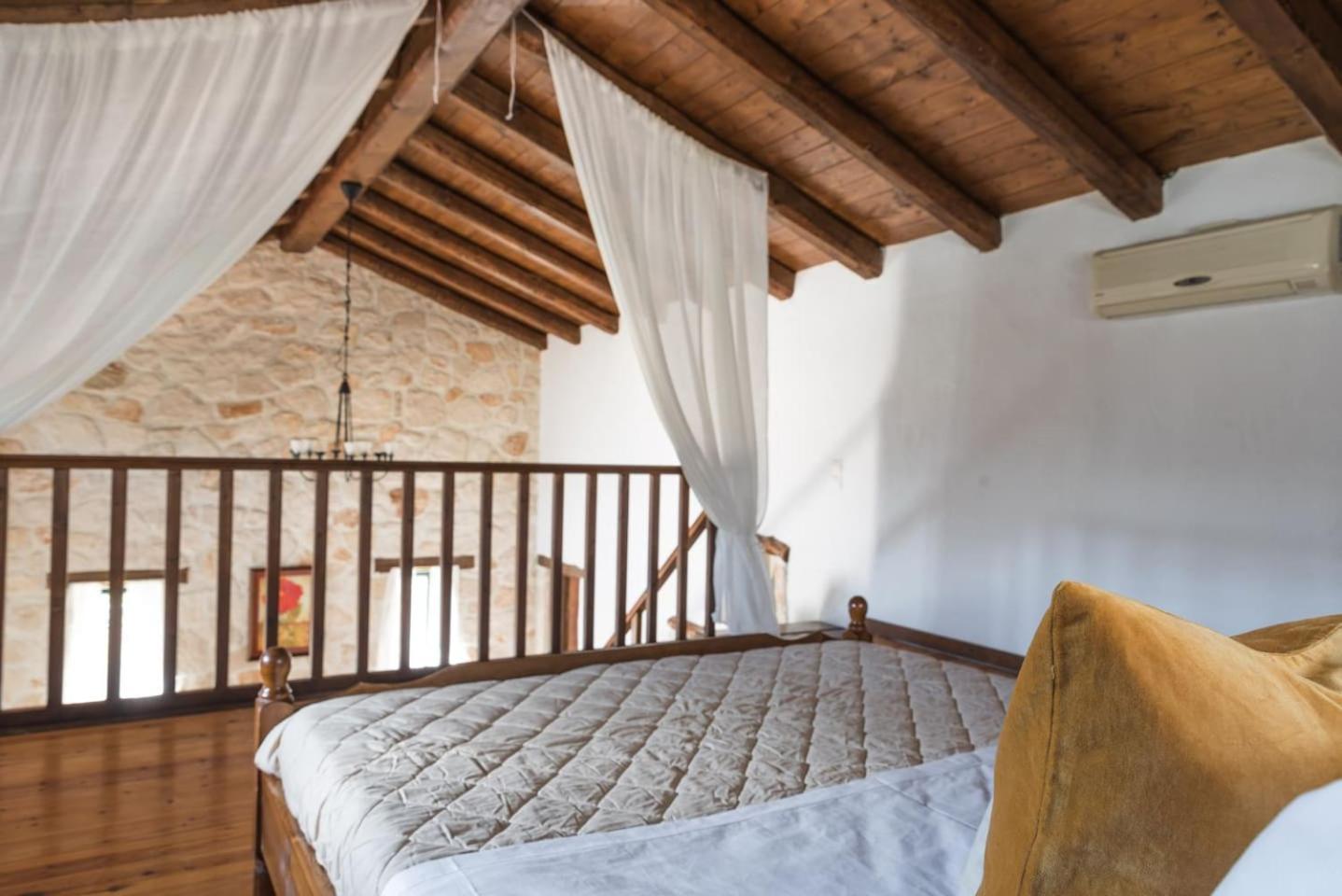 Margarita Villa *