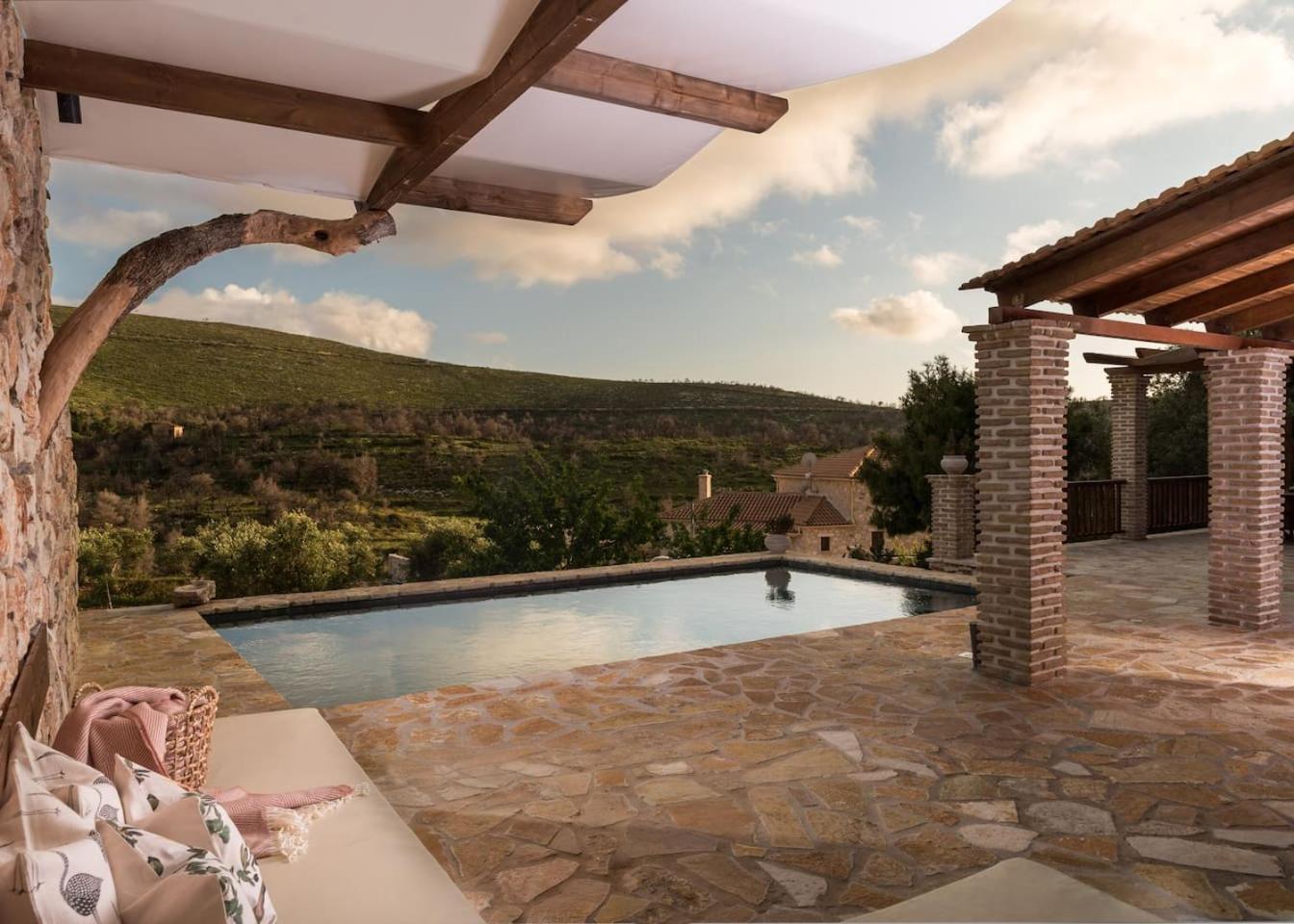 Villa Margarita Anafonitria
