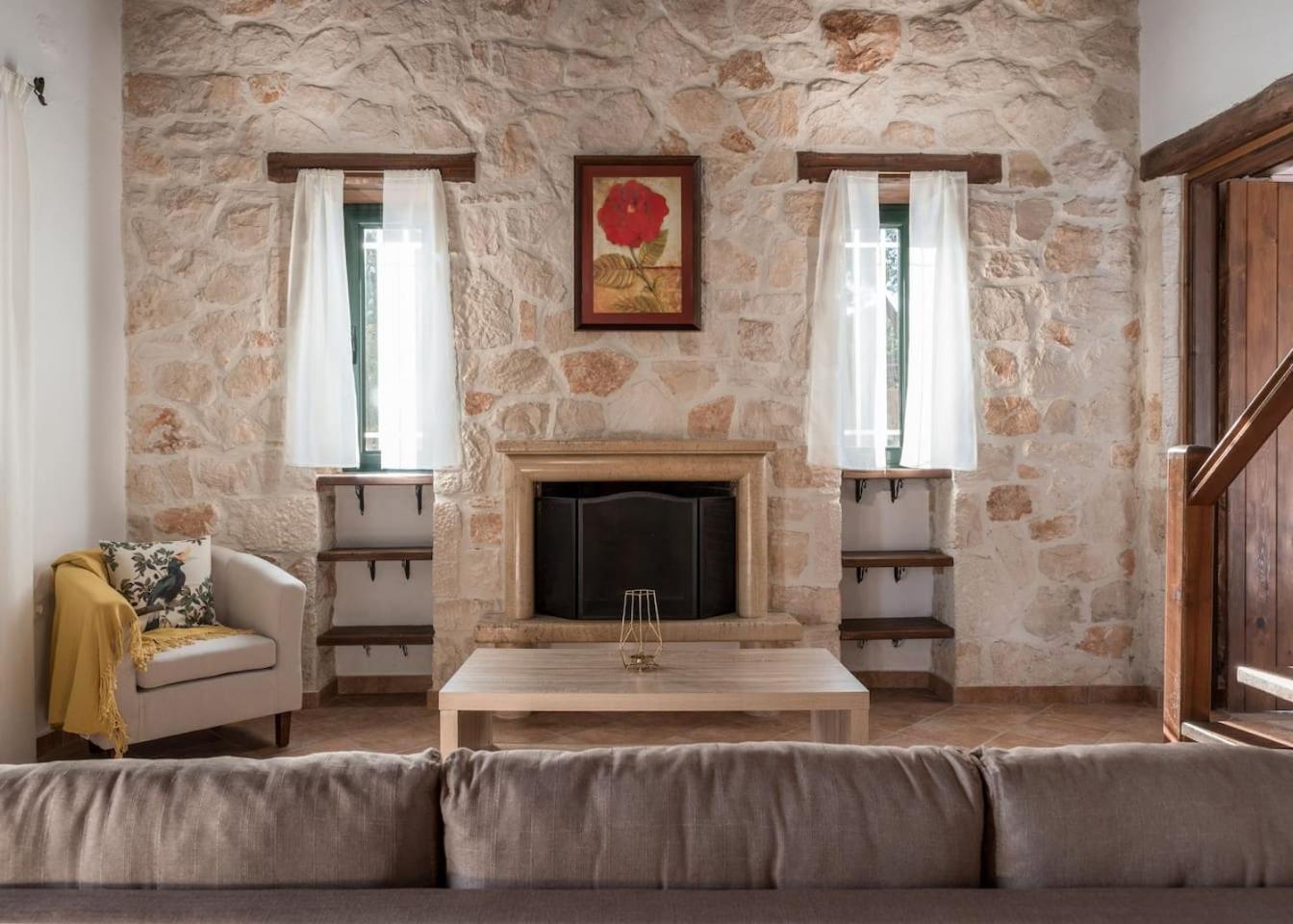 Margarita Villa *
